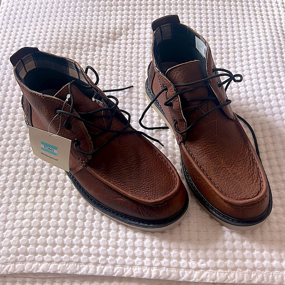Tom’s Chukka Leather Ankle Boots